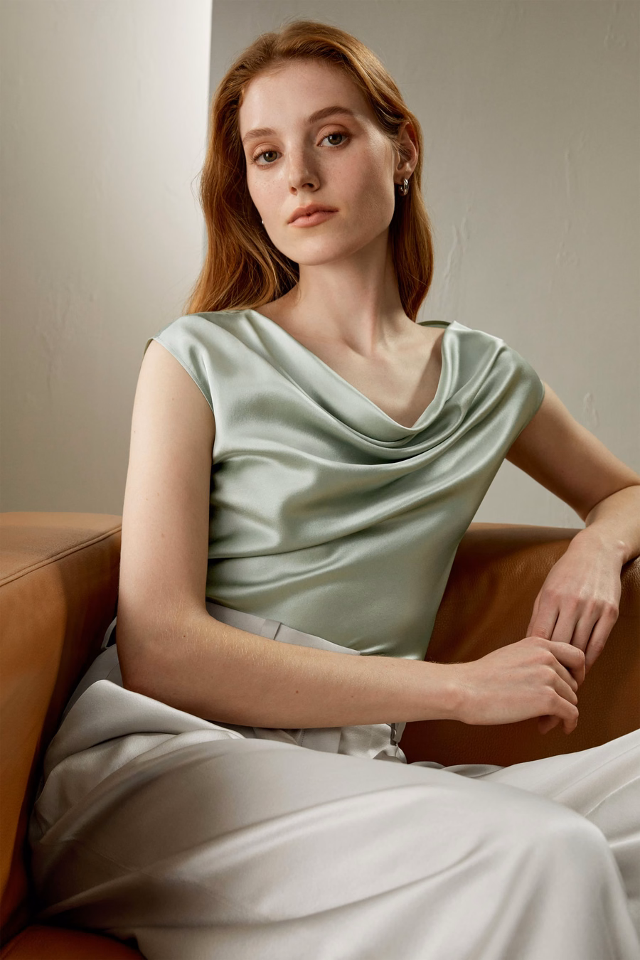 Seiden-Charméuse-Top mit Cowl-Neck