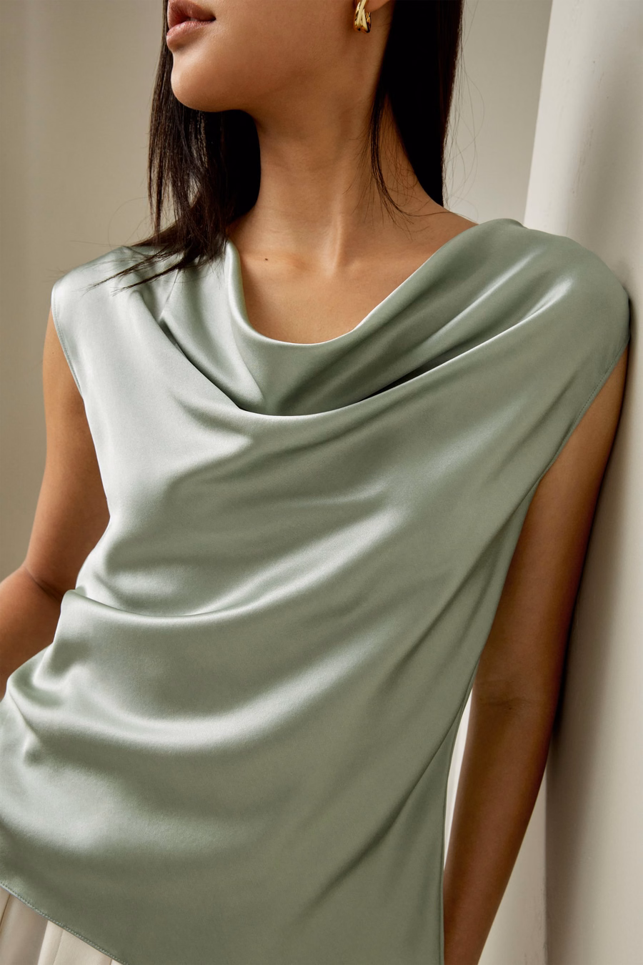 Seiden-Charméuse-Top mit Cowl-Neck