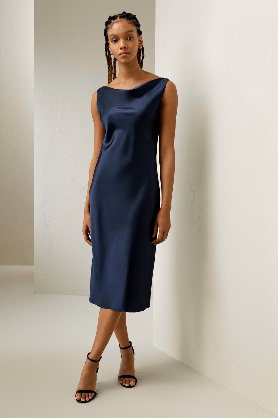 Cowl-Neck-Seiden-Midikleid
