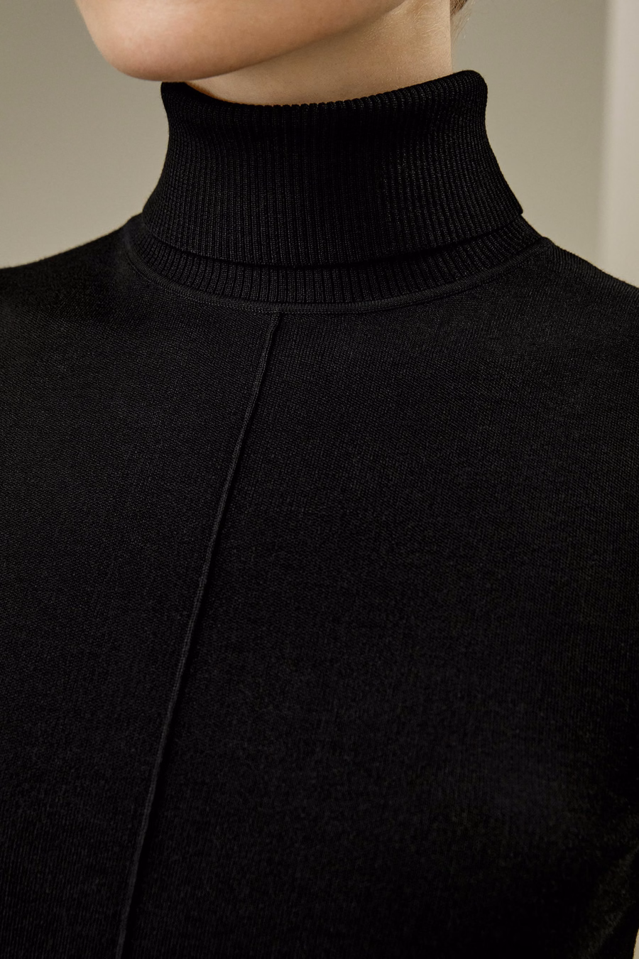 Silk Knitted Turtleneck Sleeveless Top