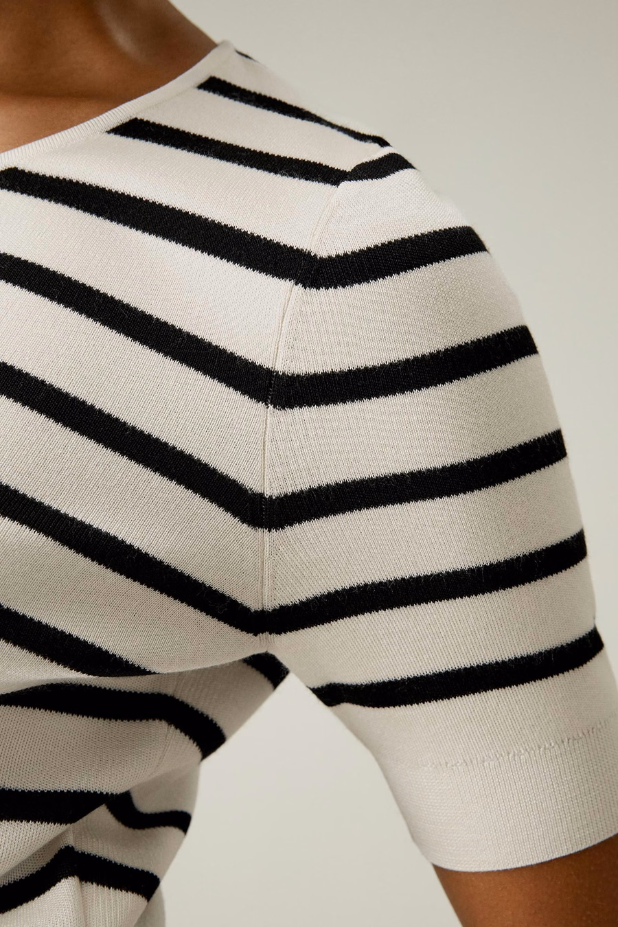 Seide gestreifter kurz geschnittener Stricktop