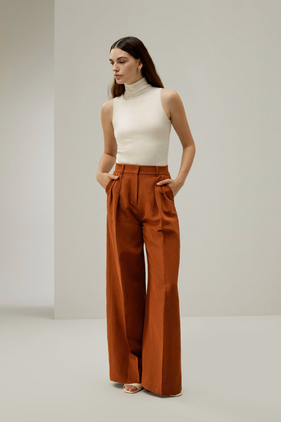 Front-gefaltete Seiden-Leinen-Mischhose