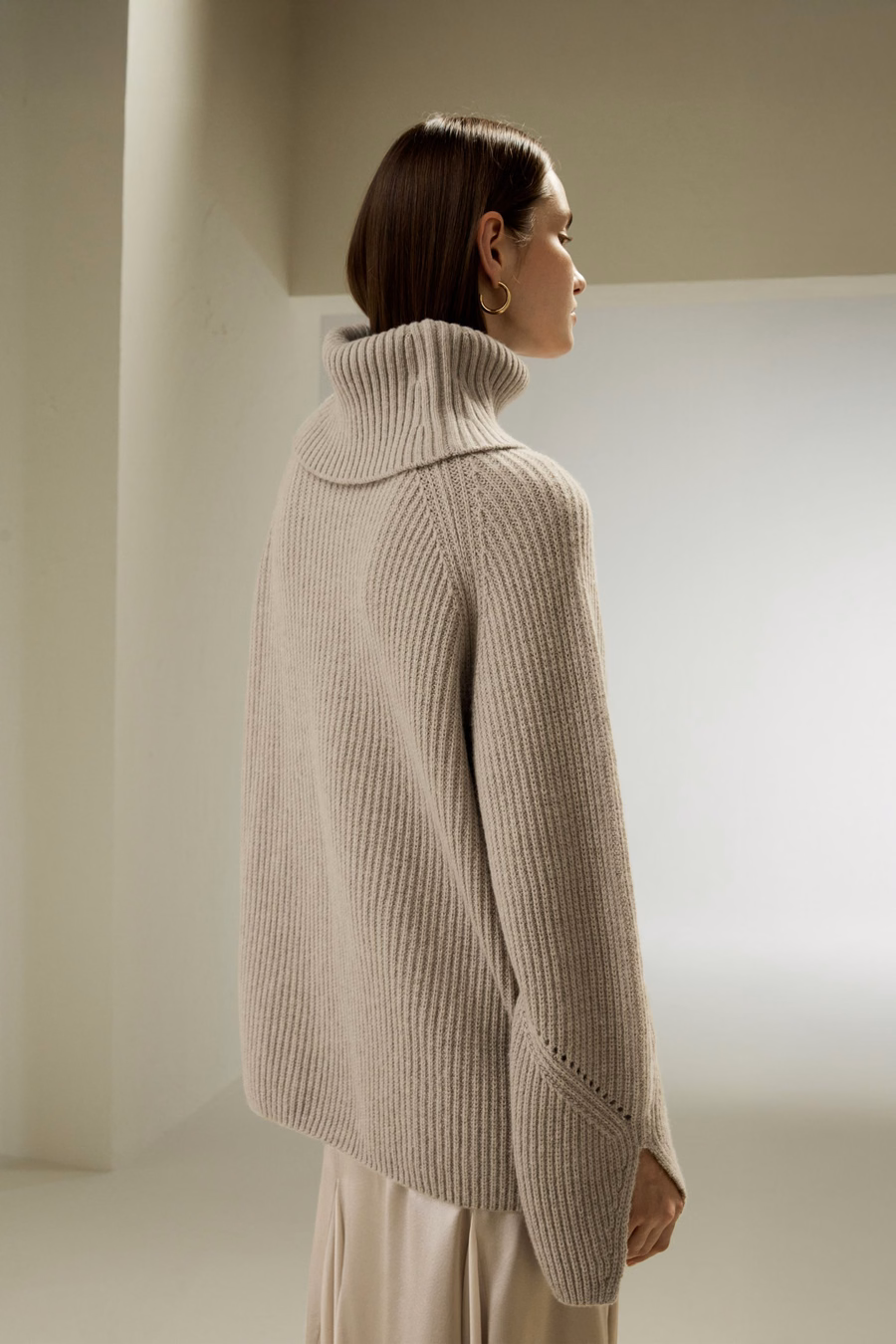 Oversized Merinowolle Pullover mit Schlitzärmeln