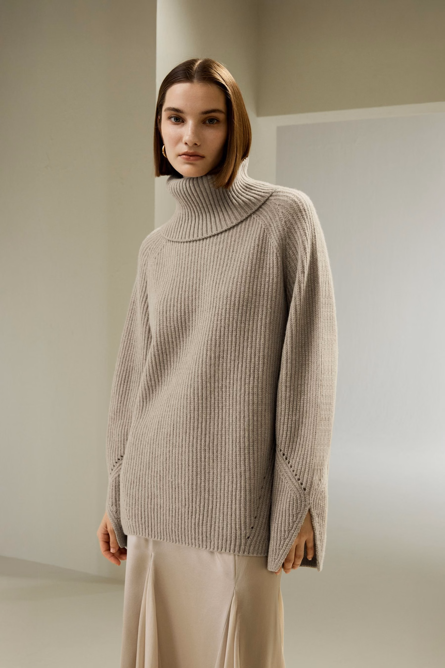 Oversized Merinowolle Pullover mit Schlitzärmeln