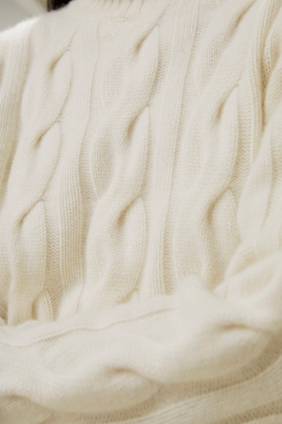 Kabelstrick-Kaschmir-Rollkragenpullover