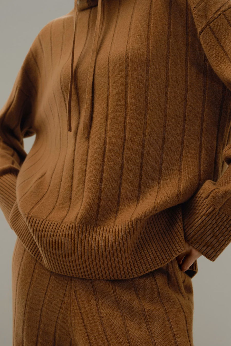 Gerippter Kapuzenstrickpullover