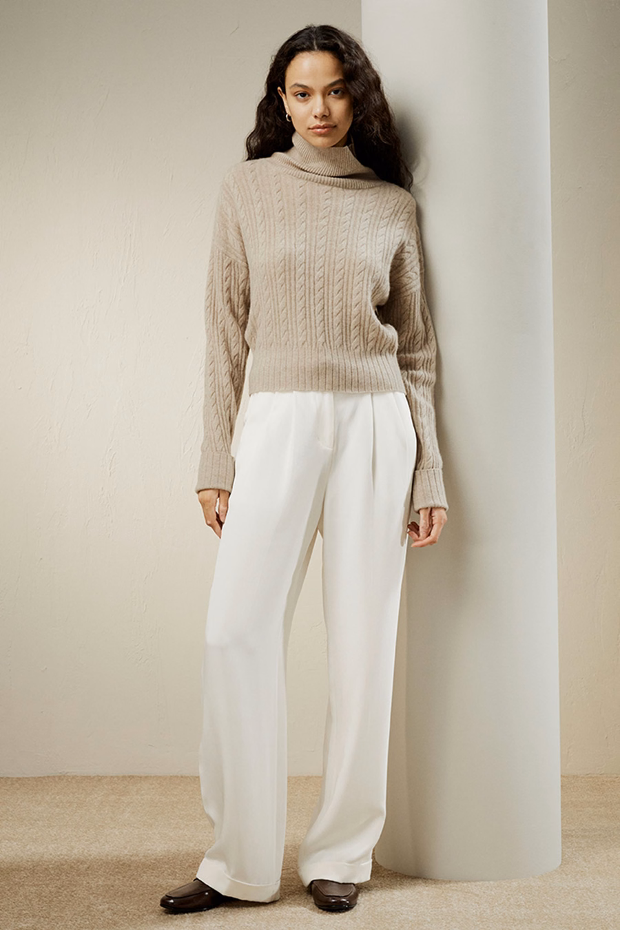 Klassischer Kabelstrick-Turtleneck-Pullover