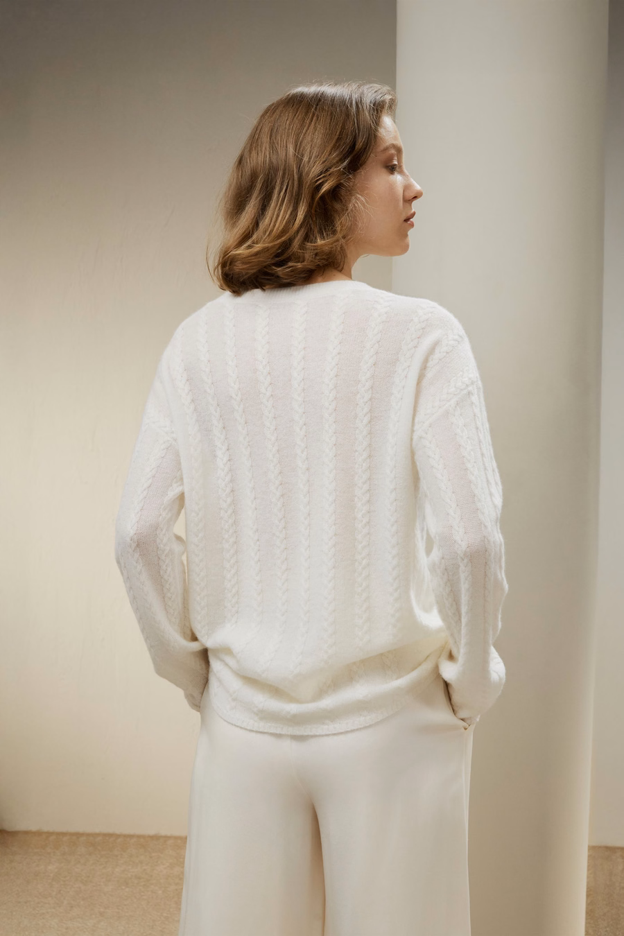 Semi-durchsichtiger Kabelstrick-Kaschmirpullover