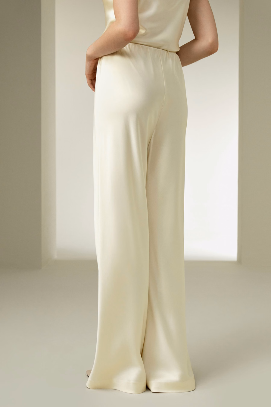 Vollständig schräg geschnittene Seidenhose