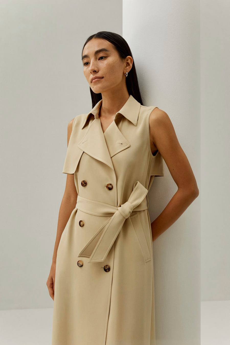 Schickes ärmelloses Trenchkleid