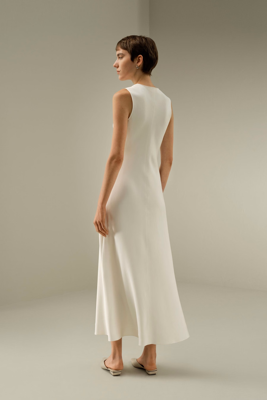 V-Ausschnitt Seidenlangkleid
