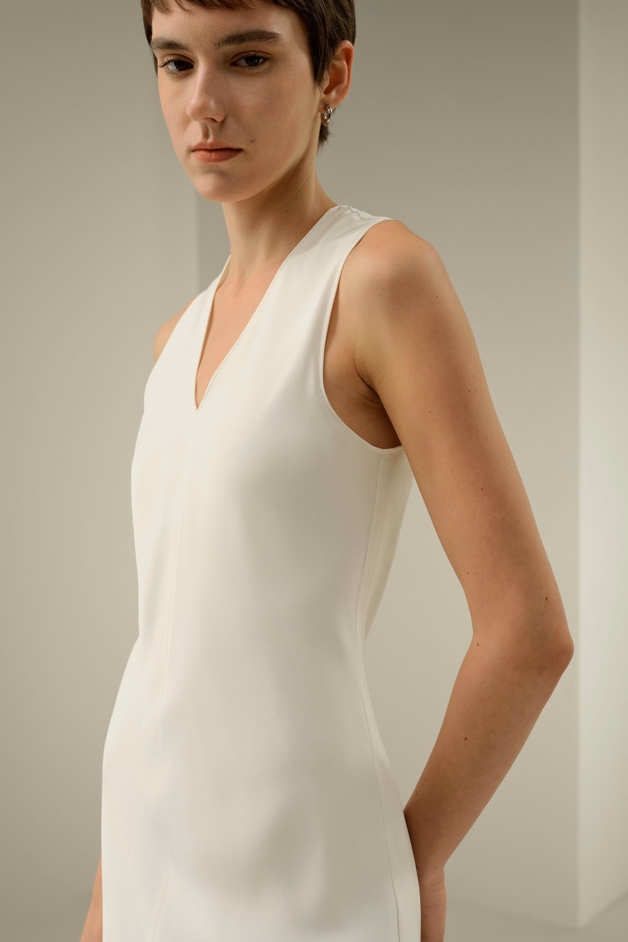 V-Ausschnitt Seidenlangkleid