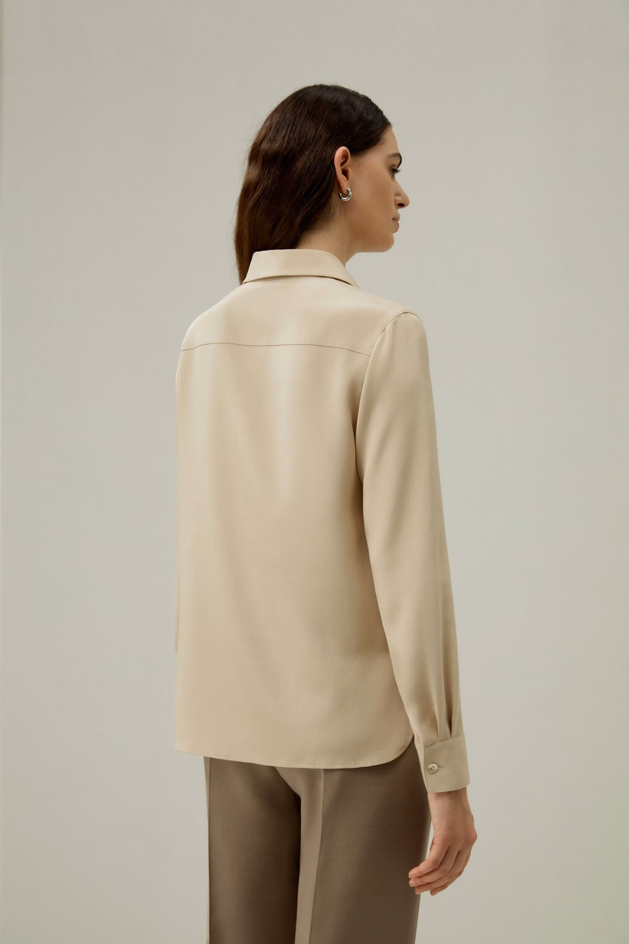Elegante Seidenbluse mit Knöpfen
