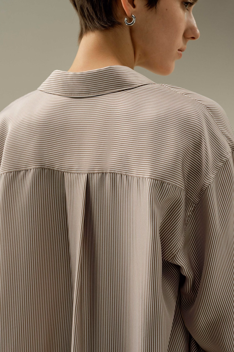 Gestreifte Oversized Seidenbluse