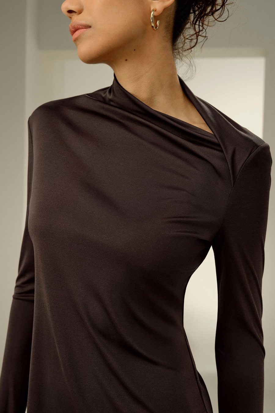Schlanker, taillierter Seiden-Jersey-Langarm-Top