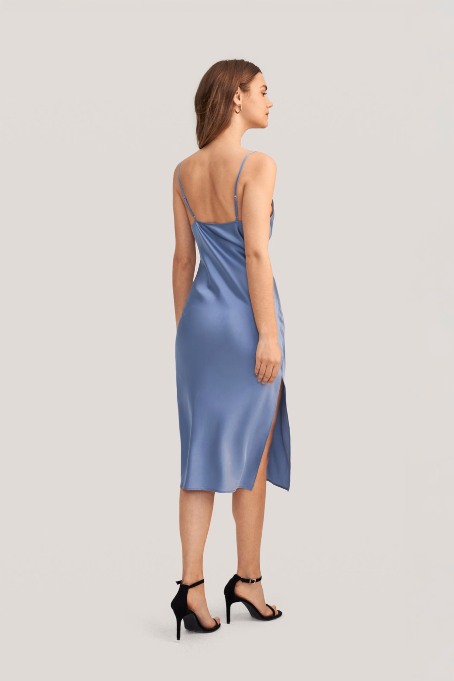 Elegantes verführerisches Cowl Neck Seidenkleid
