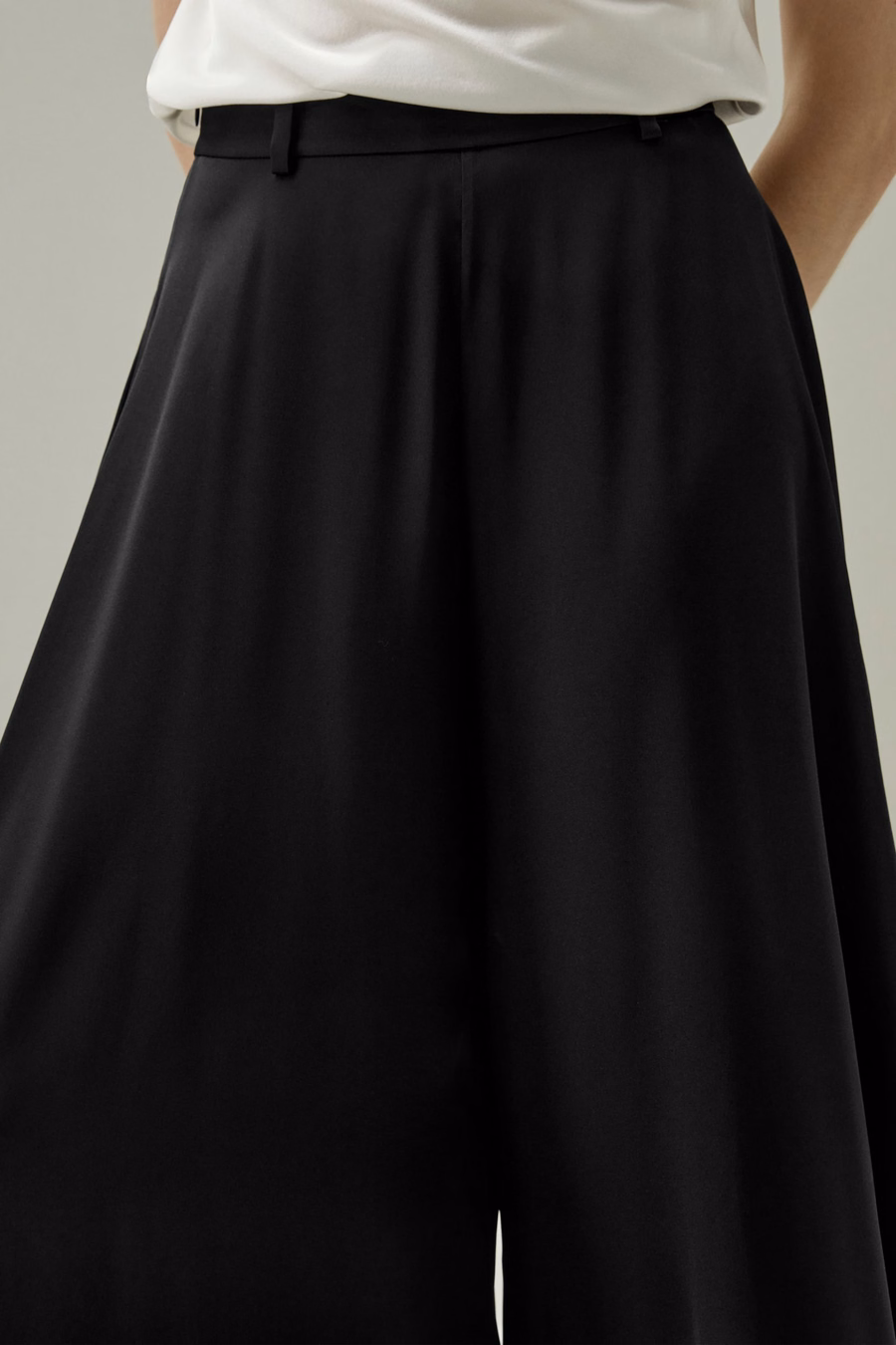 Weitgeschnittene Seiden-Fig-Hose