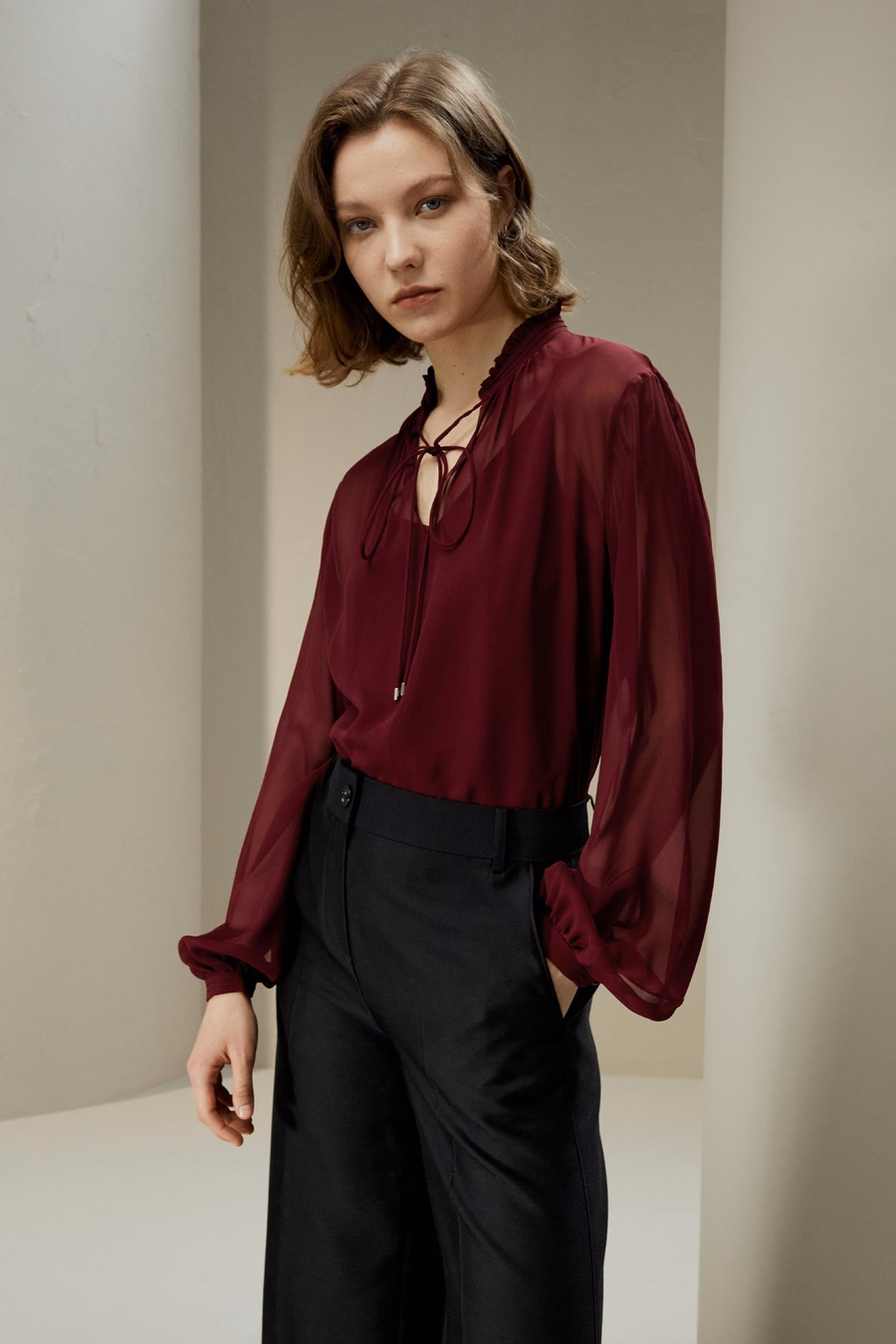 Knotenshirt mit Gummizug-Bluse aus Georgette