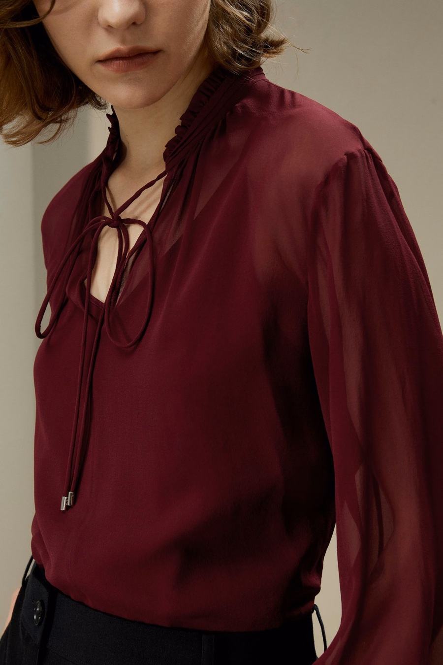 Knotenshirt mit Gummizug-Bluse aus Georgette