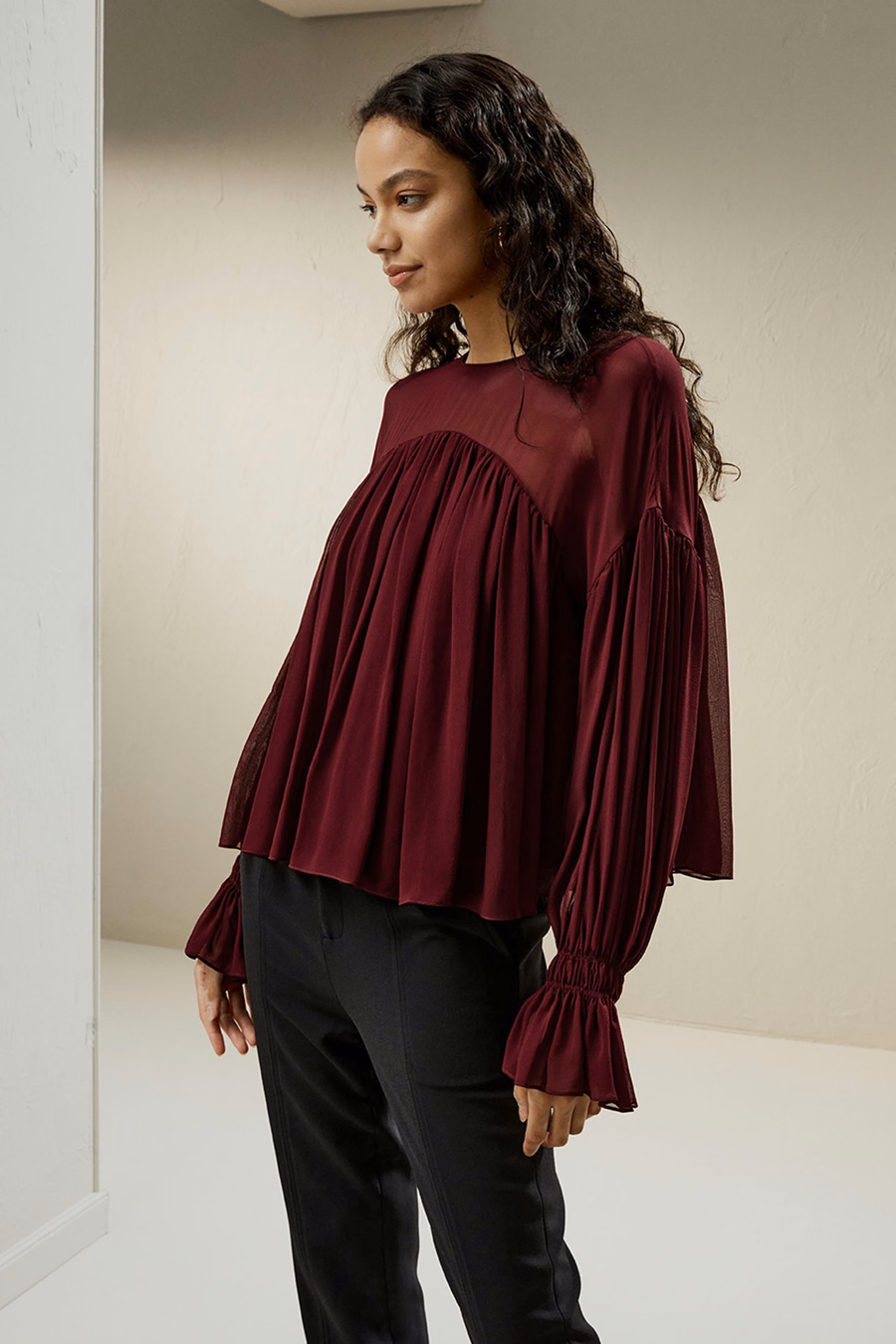 Sheer-Shoulder-Rüschenshirt