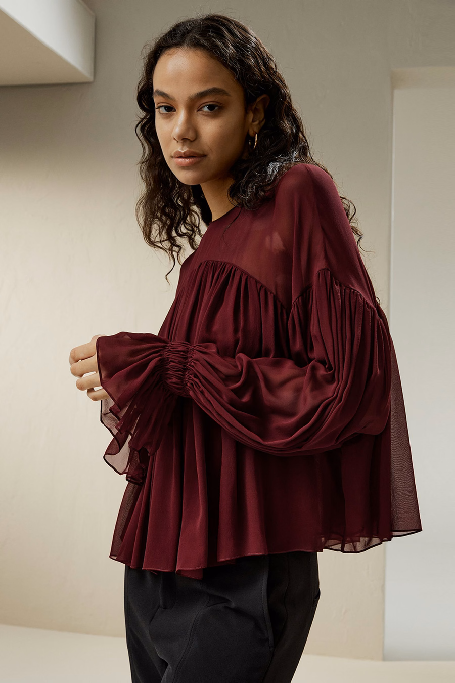 Sheer-Shoulder-Rüschenshirt