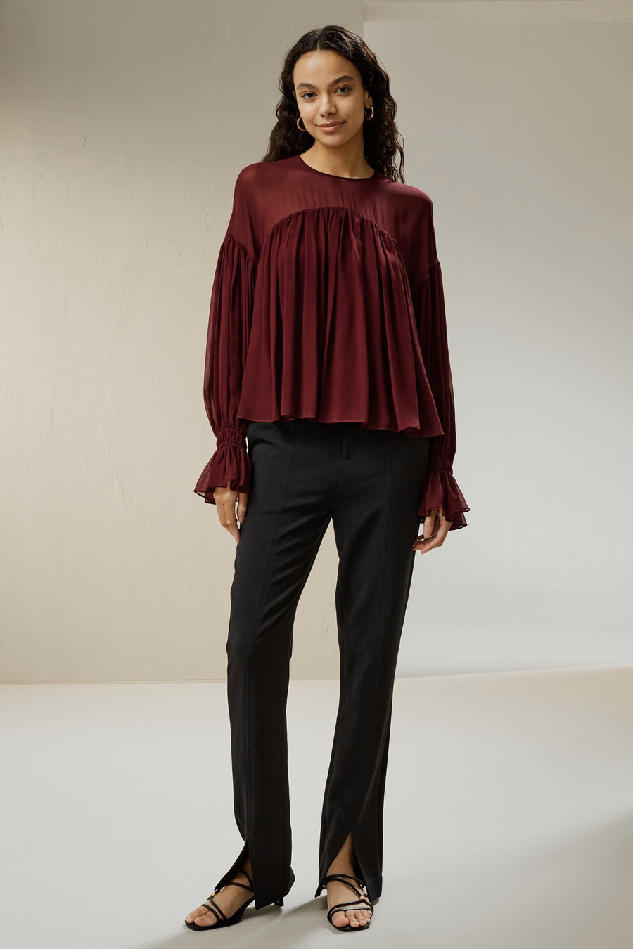 Sheer-Shoulder-Rüschenshirt