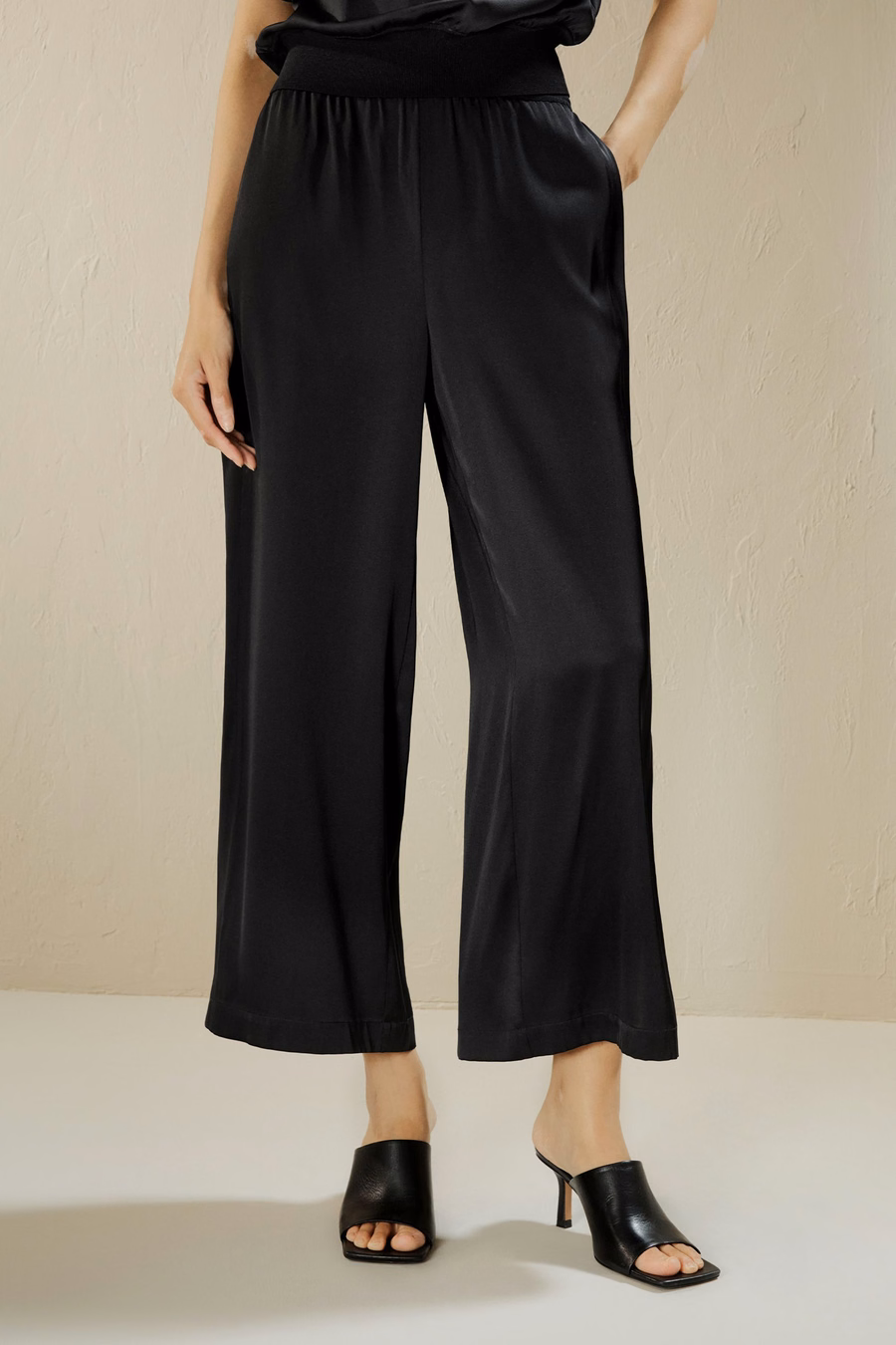 Weite, cropped Seidenhose