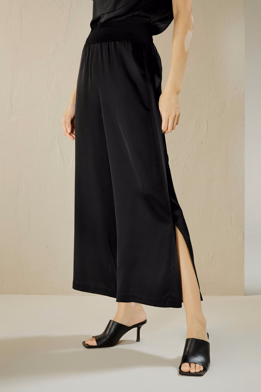 Weite, cropped Seidenhose