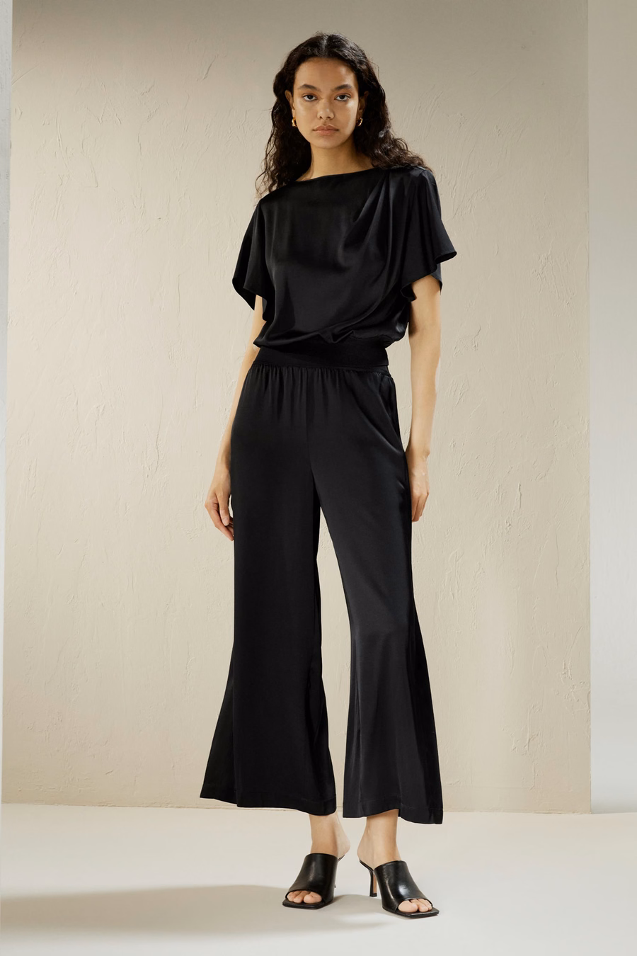 Weite, cropped Seidenhose
