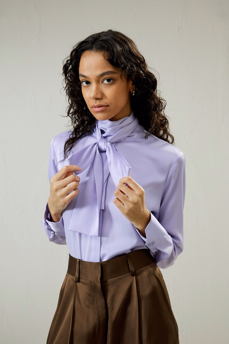 Seiden-Turtleneck-Ribbon-Bluse