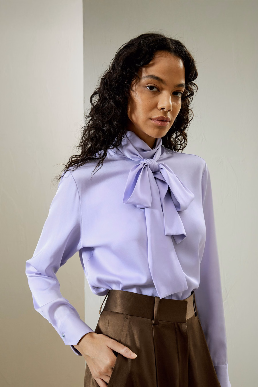 Seiden-Turtleneck-Ribbon-Bluse