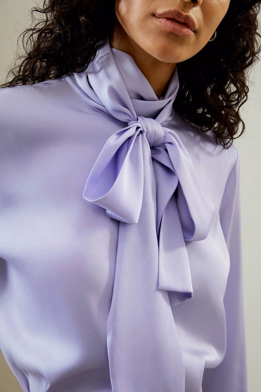 Seiden-Turtleneck-Ribbon-Bluse