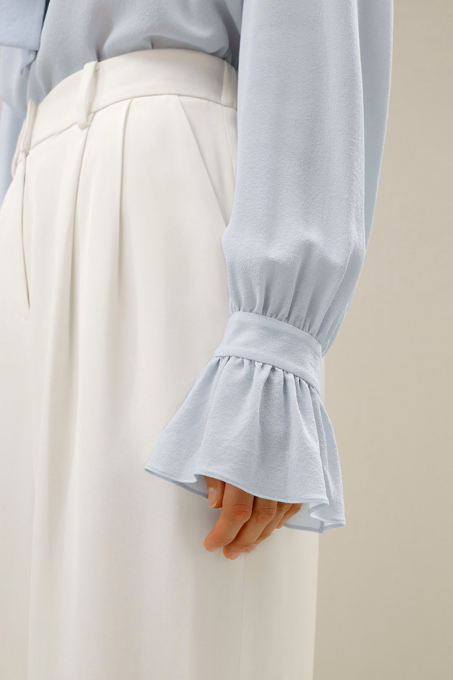 Seiden-V-Ausschnitt-Ribbon-Bluse