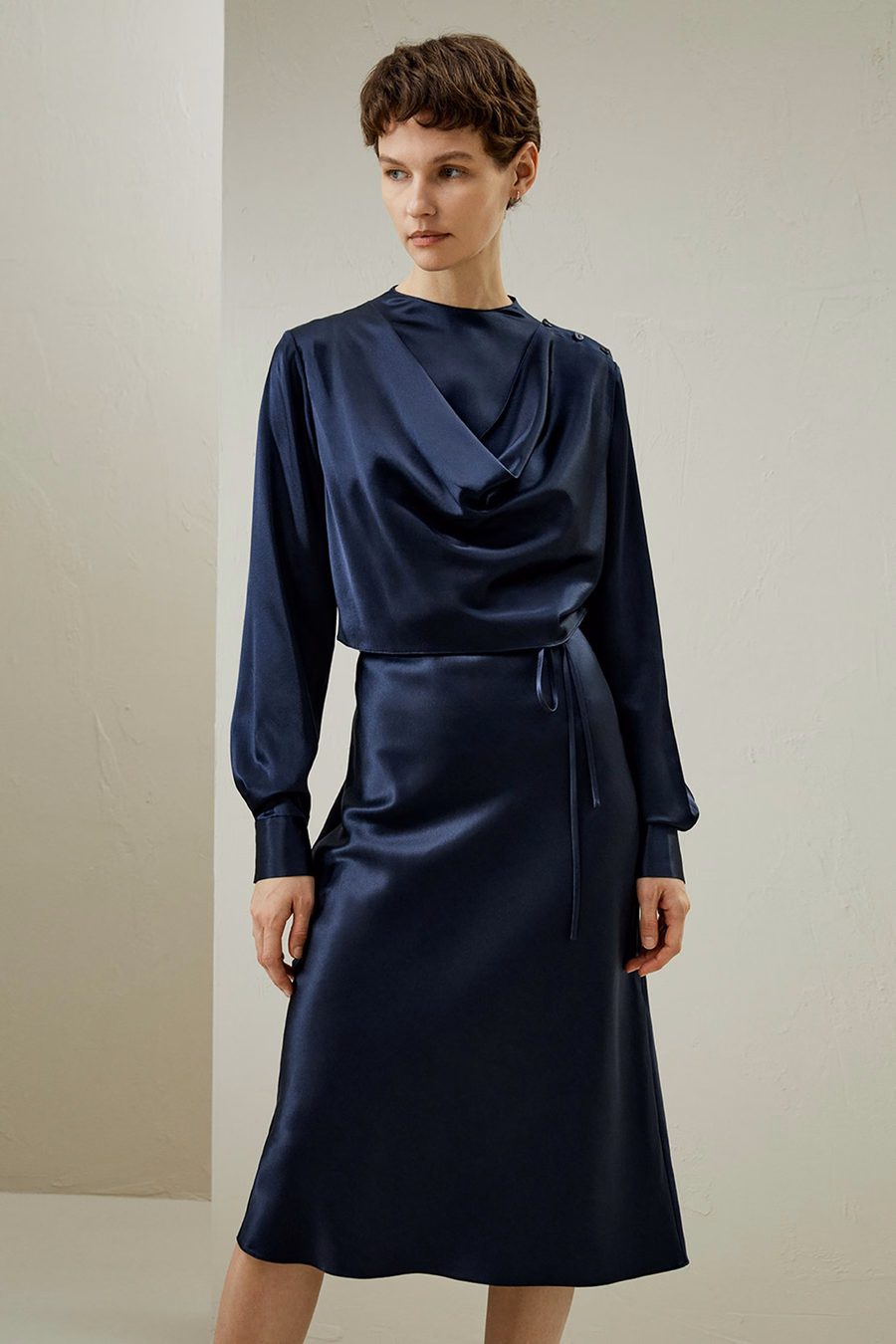 Mock Neck Seiden Midi Kleid