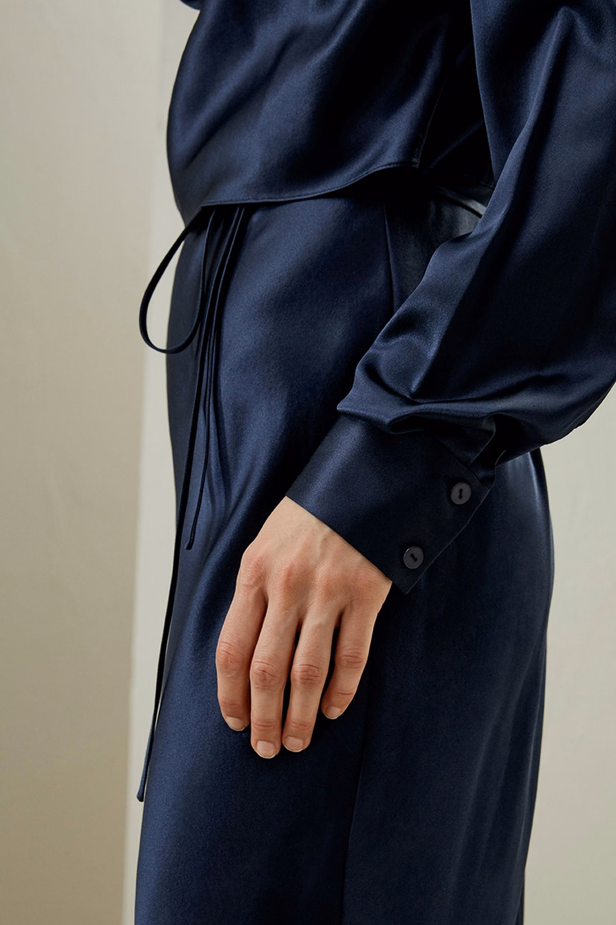 Mock Neck Seiden Midi Kleid
