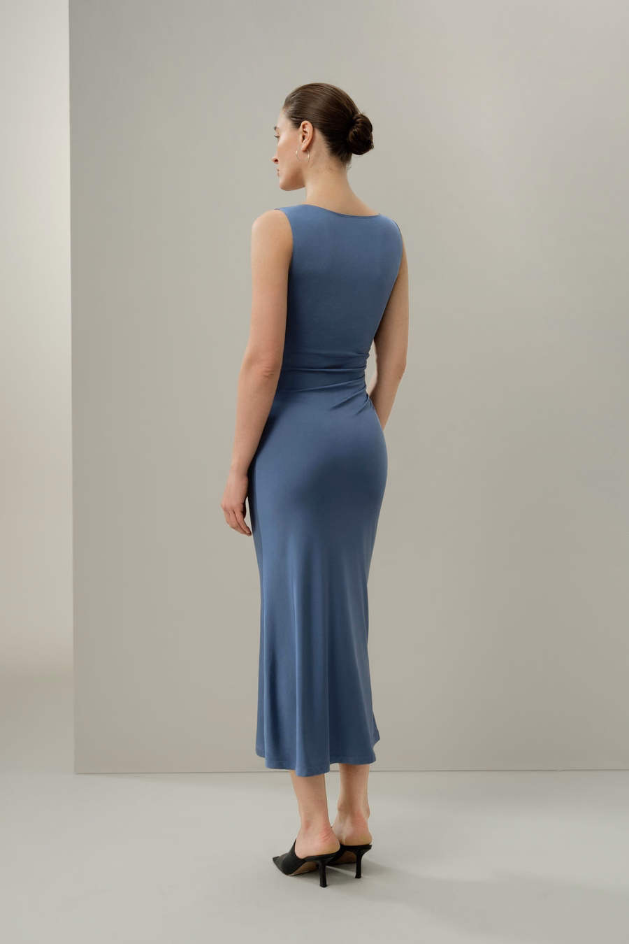 Seidenbreeze-Jersey schlankes, tailliertes asymmetrisches Kleid